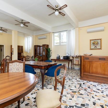 La Locanda Del Geco Марина-ди-Пьетрасанта Экстерьер фото